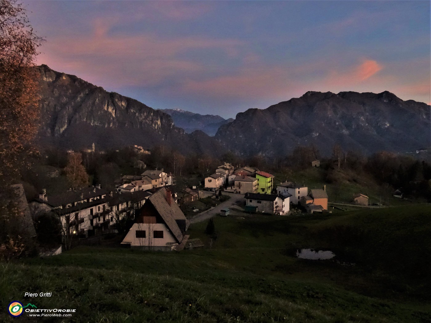 76 Raggiungo Reggetto nella luce e nei colori del tramonto.JPG